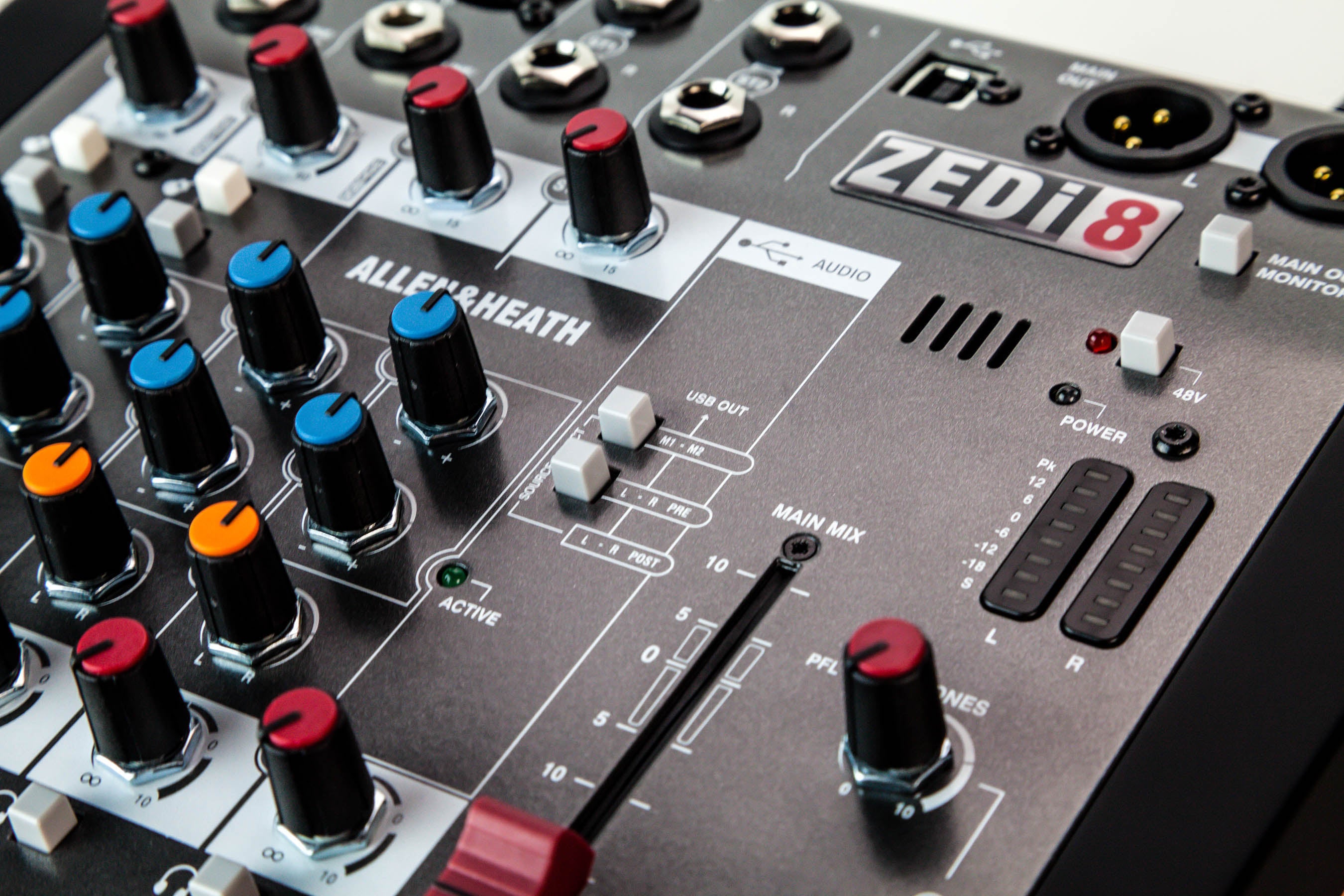 A&H ZEDi-8 Hybrid kompakt mixer, USB interface
