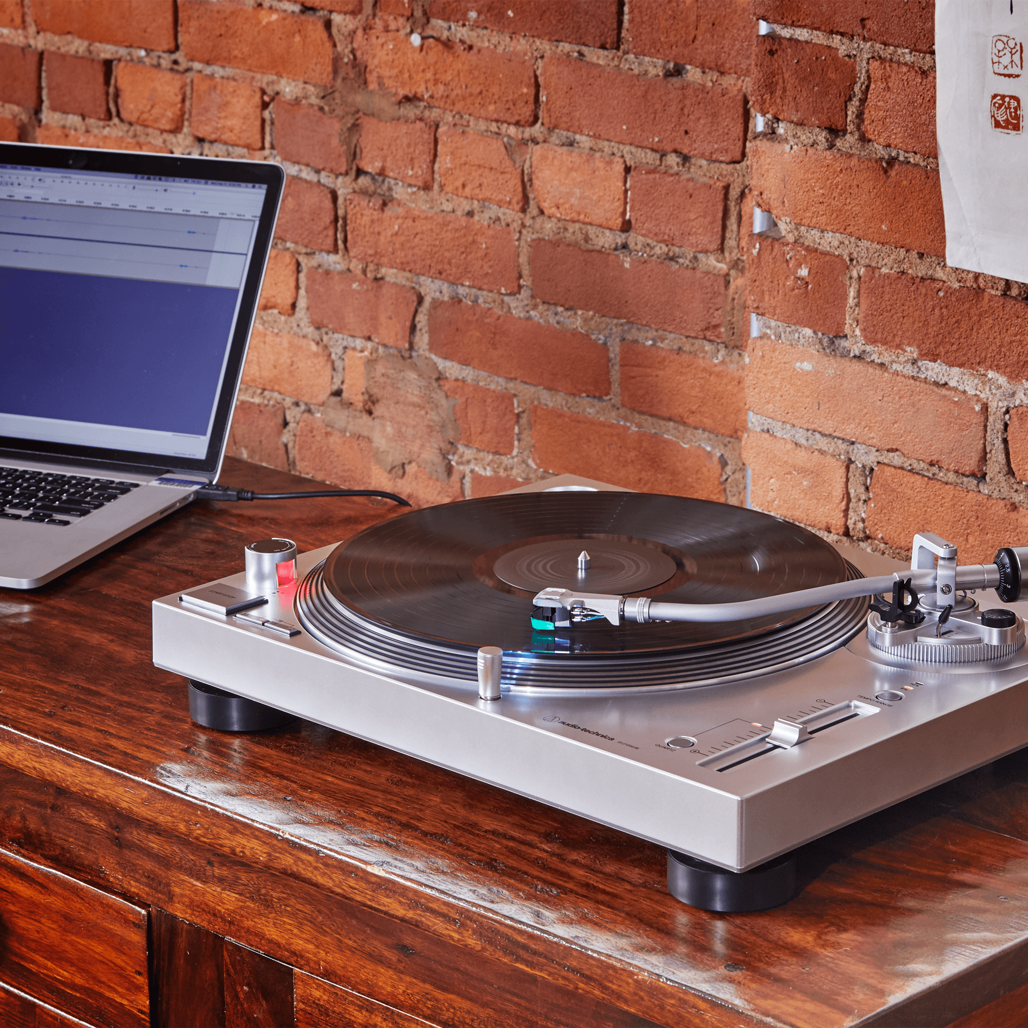 Audio Technica AT-LP120XUSB SV Direktdriven skivspelare (silver)